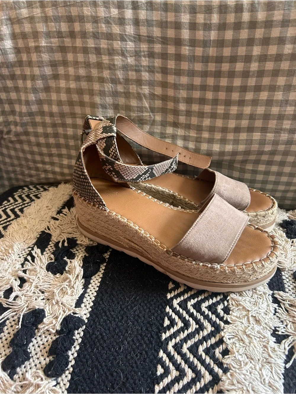 Universal Thread Tan Suede Espadrille Platform Sandals with Ankle Strap